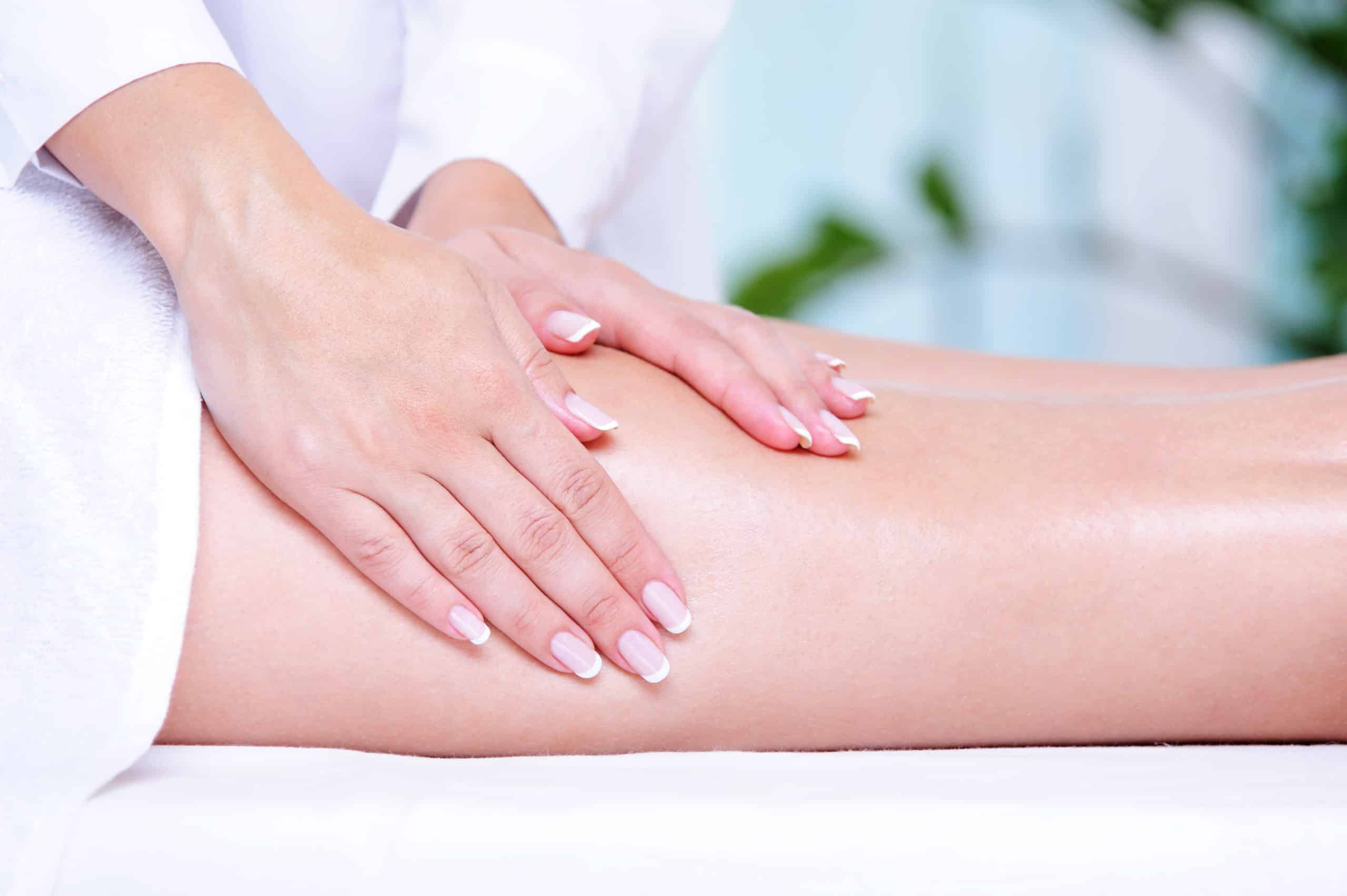 Femme-recevant-un-message-sur-le-dos drainage lymphatique